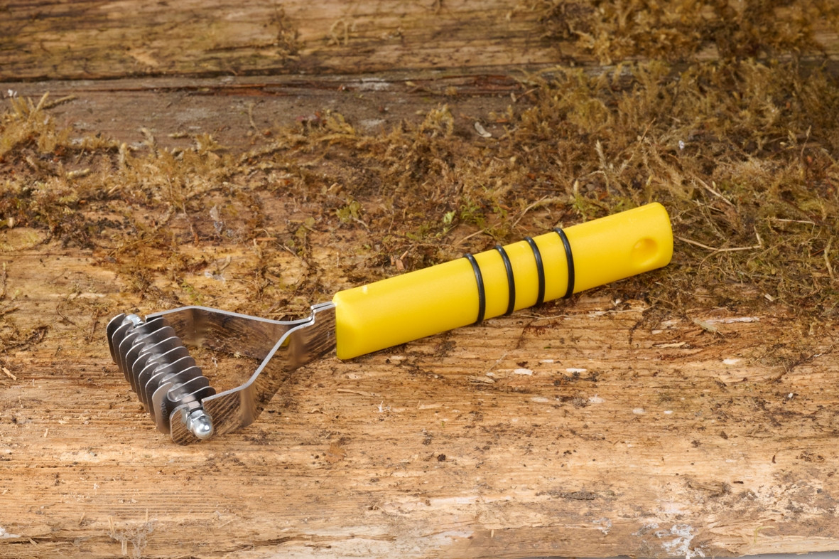 Stripping-Curry-Comb