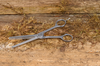 Thinning scissors