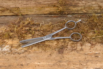 Thinning scissors