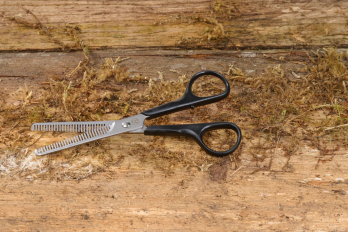 Thinning scissors