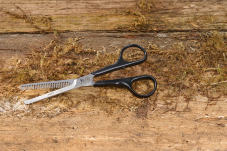 Thinning scissors